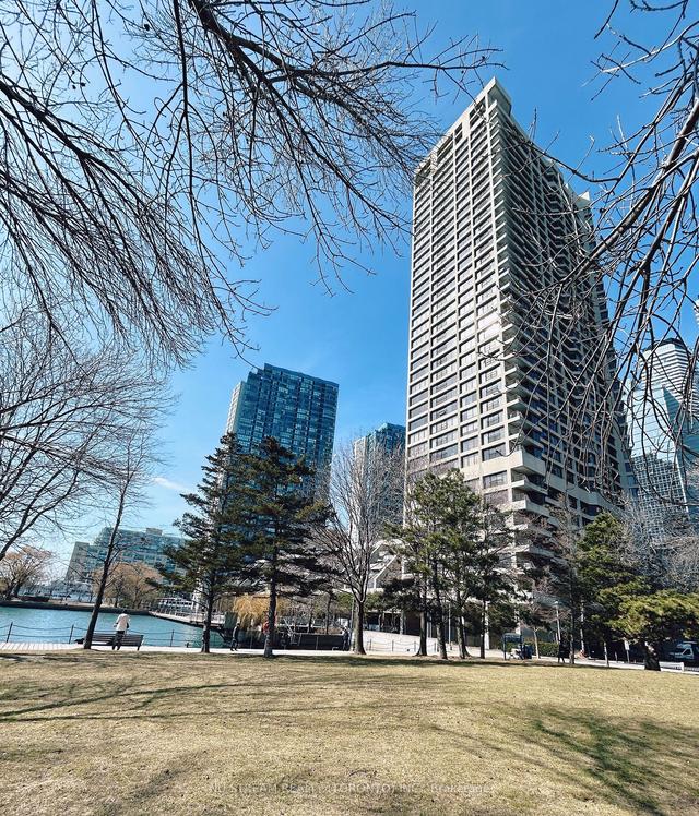 309 - 65 Harbour Sq, Condo with 1 bedrooms, 1 bathrooms and 1 parking in Toronto ON | Image 1
