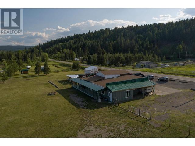 5504 Kennedy Road, House detached with 4 bedrooms, 3 bathrooms and null parking in Cariboo H BC | Image 28