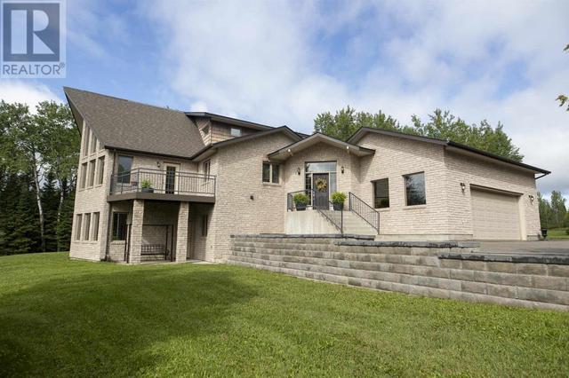 220 Belview Rd, House detached with 6 bedrooms, 3 bathrooms and null parking in Thunder Bay ON | Image 4
