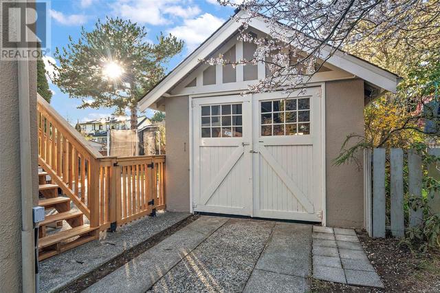 1734 Lulie St, House detached with 5 bedrooms, 3 bathrooms and 3 parking in Oak Bay BC | Image 33