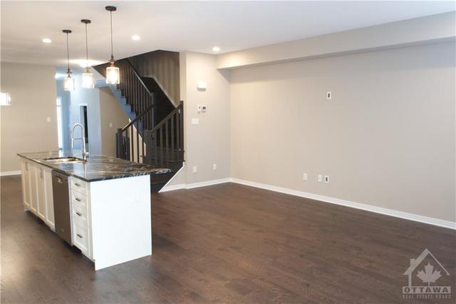 323 Nonius Street, Townhouse with 3 bedrooms, 3 bathrooms and 3 parking in Ottawa ON | Image 8