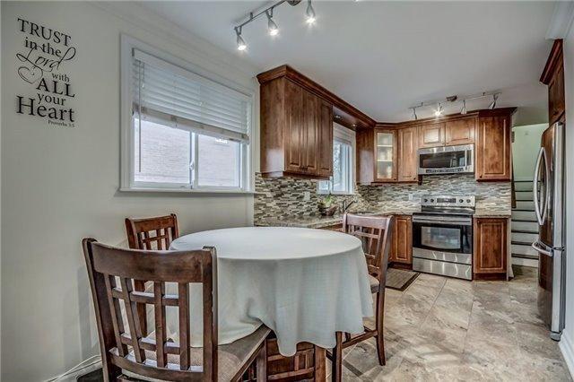 3643 Holden Cres, House semidetached with 4 bedrooms, 2 bathrooms and 5 parking in Mississauga ON | Image 3