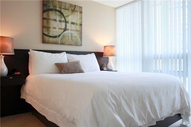 2401 - 65 Bremner Blvd, Condo with 2 bedrooms, 2 bathrooms and 1 parking in Toronto ON | Image 16