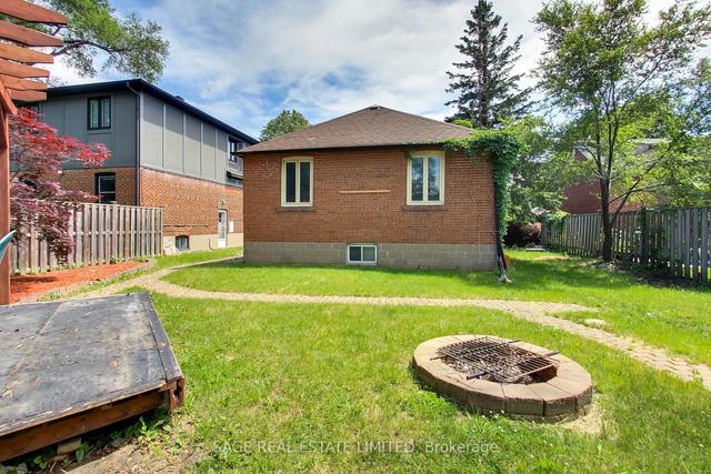 main - 72 Burncrest Dr, House detached with 3 bedrooms, 1 bathrooms and 2 parking in Toronto ON | Image 19