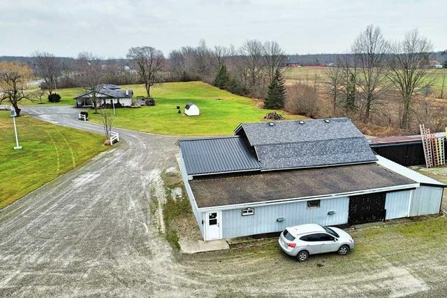 9200 Schisler Rd, House detached with 2 bedrooms, 2 bathrooms and 28 parking in Niagara Falls ON | Image 32