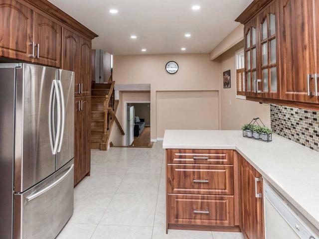 31 Radford Dr, House semidetached with 4 bedrooms, 3 bathrooms and 4 parking in Brampton ON | Image 6