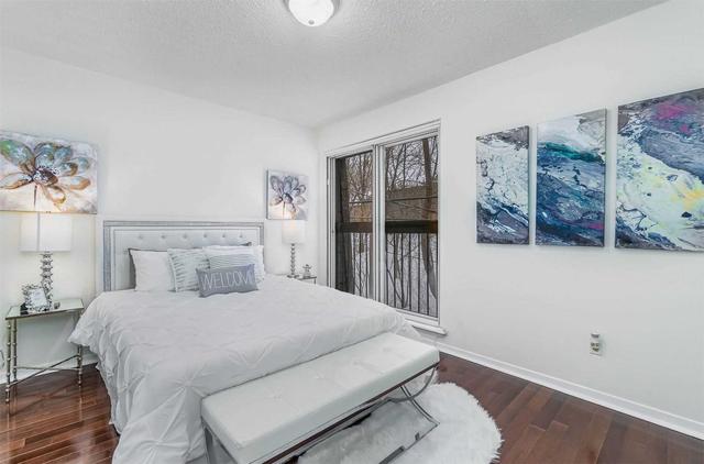 22 Oaken Gateway, Townhouse with 3 bedrooms, 2 bathrooms and 1 parking in Toronto ON | Image 4