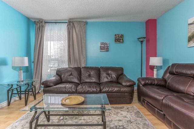 22 Chalmers Cres, House detached with 3 bedrooms, 4 bathrooms and 4 parking in Ajax ON | Image 4