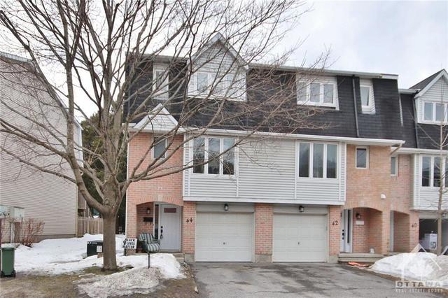 44 Lightfoot Place, Townhouse with 3 bedrooms, 3 bathrooms and 2 parking in Ottawa ON | Image 1