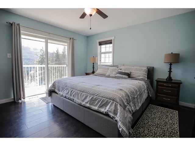 5820 Woodland Drive, House detached with 4 bedrooms, 4 bathrooms and null parking in Central Kootenay F BC | Image 16