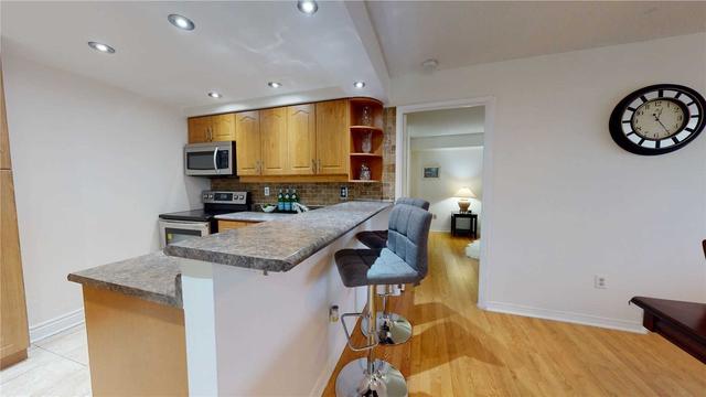 711 - 175 Cedar Ave, Condo with 2 bedrooms, 2 bathrooms and 1 parking in Richmond Hill ON | Image 9