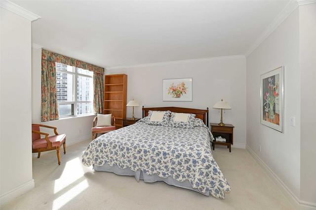 818 - 5 Rosehill Ave, Condo with 2 bedrooms, 3 bathrooms and 2 parking in Toronto ON | Image 6
