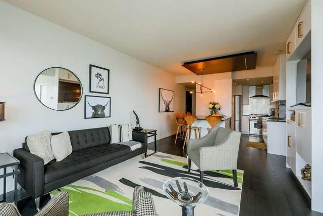 1706 - 285 Mutual St, Condo with 2 bedrooms, 1 bathrooms and 1 parking in Toronto ON | Image 11