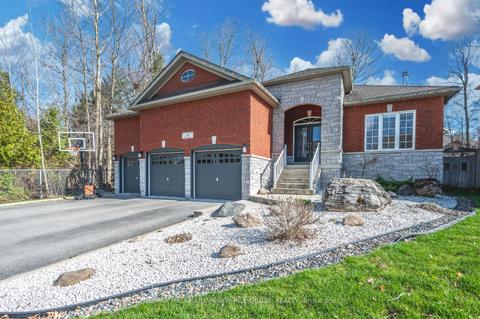 34 Camelot Sq, House detached with 3 bedrooms, 3 bathrooms and 12 parking in Barrie ON | Card Image