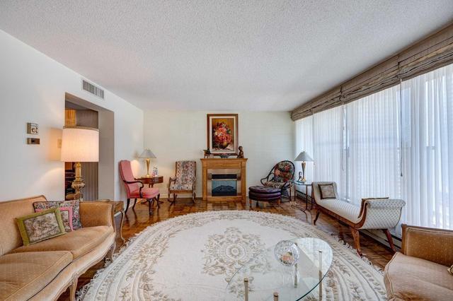 1718 - 55 Harbour Sq, Condo with 2 bedrooms, 2 bathrooms and 1 parking in Toronto ON | Image 5