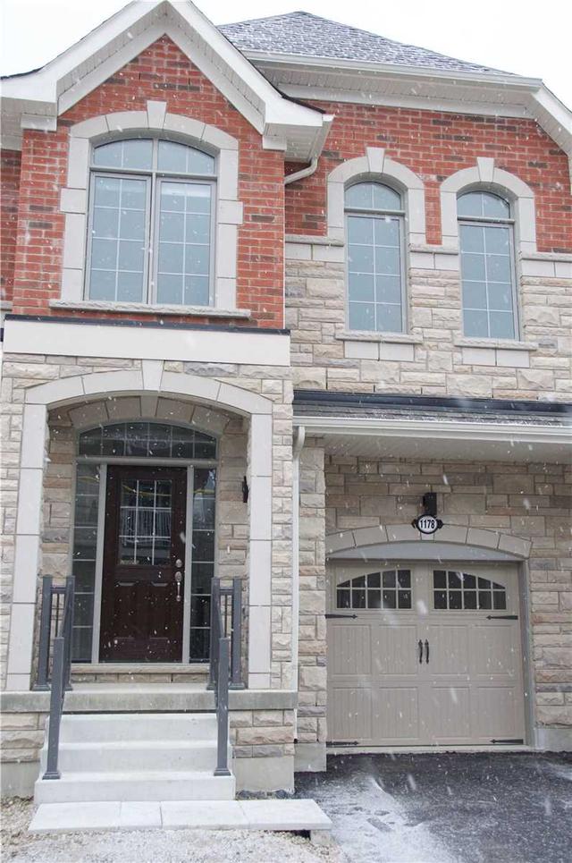 1178 Carnegie Dr E, House semidetached with 3 bedrooms, 3 bathrooms and 2 parking in Mississauga ON | Card Image