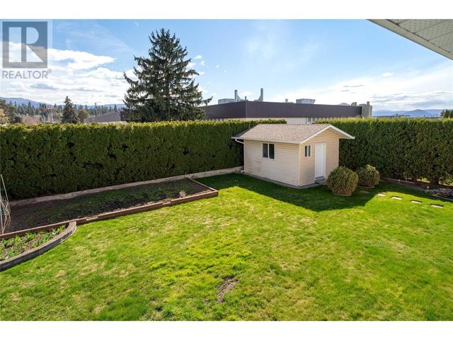 1569 Carshyl Court, House detached with 4 bedrooms, 2 bathrooms and 4 parking in Kelowna BC | Image 10