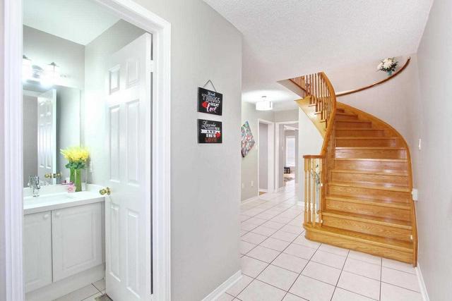 12 Rockford Run Rd, House detached with 3 bedrooms, 4 bathrooms and 4 parking in Brampton ON | Image 2