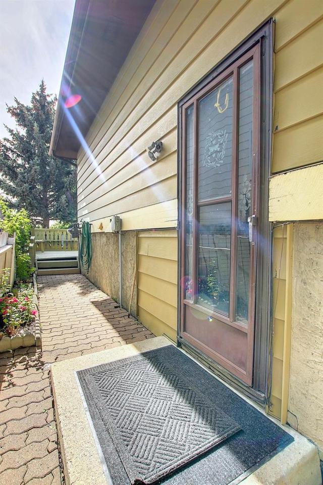 19 Falchurch Road Ne, Home with 3 bedrooms, 2 bathrooms and 1 parking in Calgary AB | Image 3