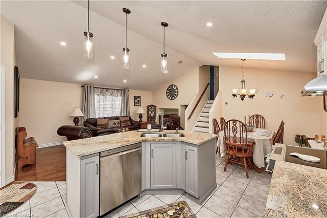 131 Ptarmigan Drive, House detached with 3 bedrooms, 2 bathrooms and 5 parking in Guelph ON | Image 5