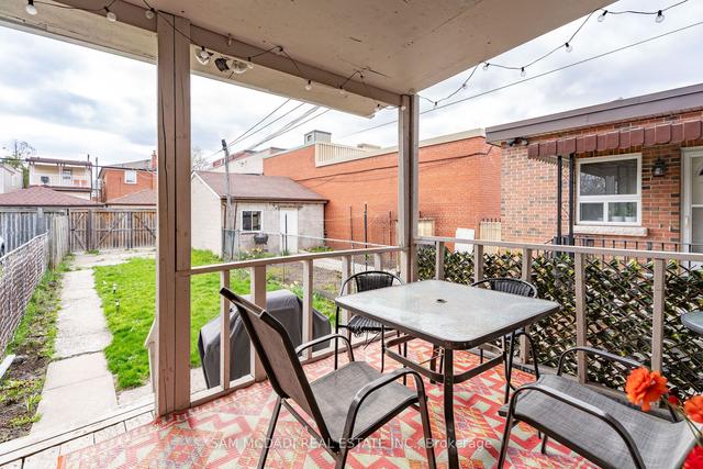 1050 Ossington Ave, House attached with 4 bedrooms, 2 bathrooms and 2 parking in Toronto ON | Image 28