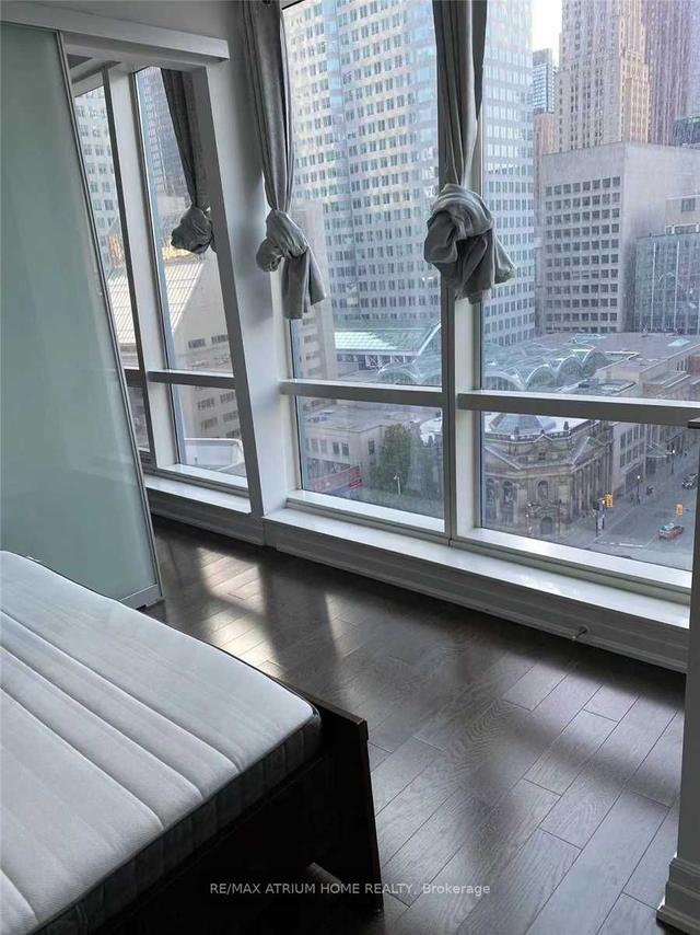 1407 - 8 The Esplanade Ave, Condo with 1 bedrooms, 1 bathrooms and 0 parking in Toronto ON | Image 8