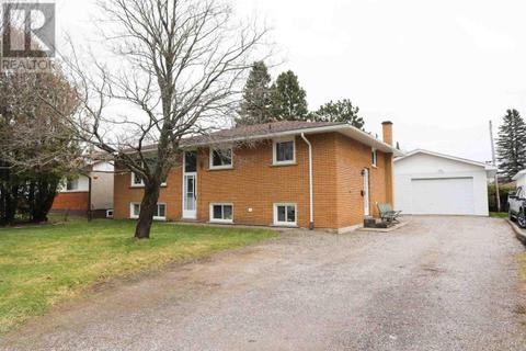 8 East Braemar Bay, House detached with 4 bedrooms, 2 bathrooms and null parking in Sault Ste. Marie ON | Card Image