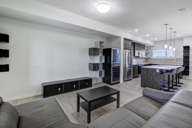 284 Harvest Hills Way Ne, Home with 3 bedrooms, 2 bathrooms and 2 parking in Calgary AB | Image 17