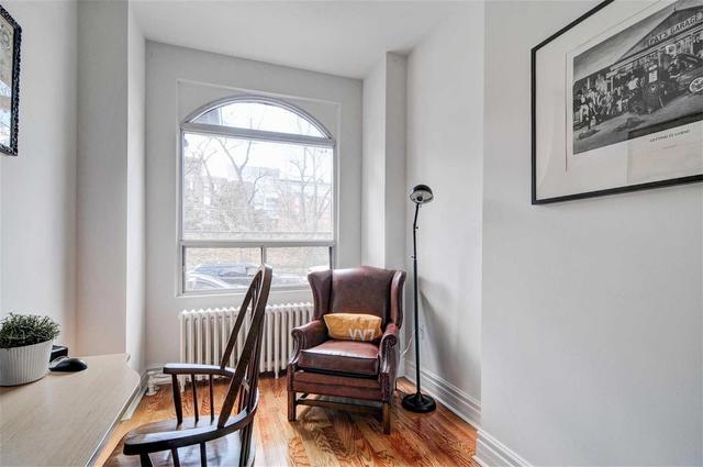 81 Shaw St, House attached with 3 bedrooms, 2 bathrooms and 1 parking in Toronto ON | Image 4