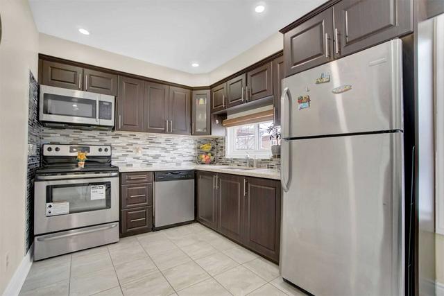3324 Dwiggin Ave, House detached with 4 bedrooms, 3 bathrooms and 4 parking in Mississauga ON | Image 4