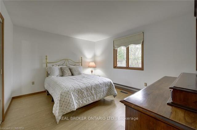 161 Guildwood Dr, House detached with 2 bedrooms, 3 bathrooms and 5 parking in Hamilton ON | Image 6