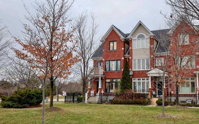 9 The Greenery Rd, House attached with 3 bedrooms, 4 bathrooms and 2 parking in Oakville ON | Card Image