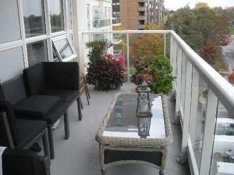 521 - 3865 Lakeshore Blvd W, Condo with 1 bedrooms, 2 bathrooms and 1 parking in Toronto ON | Image 3