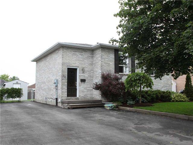 72 Eglington St, House detached with 1 bedrooms, 2 bathrooms and 2 parking in Kawartha Lakes ON | Image 2