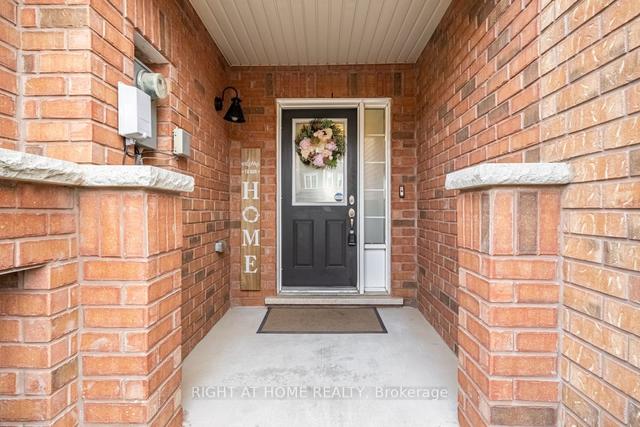 41 Mercedes Rd, House attached with 3 bedrooms, 3 bathrooms and 2 parking in Brampton ON | Image 12