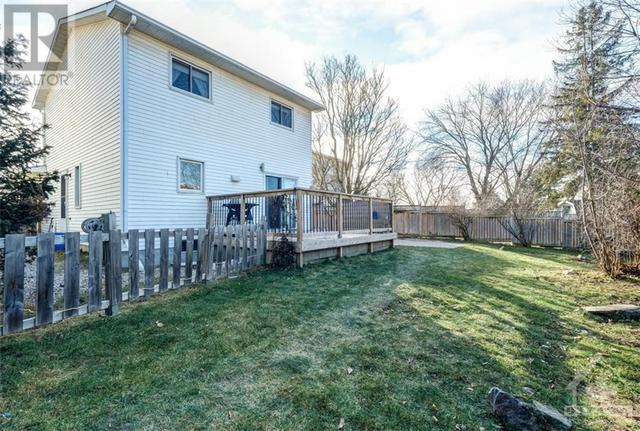 36 Gowrie Drive, House detached with 3 bedrooms, 2 bathrooms and 5 parking in Ottawa ON | Image 27