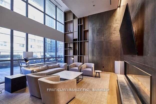 1802 - 7 Grenville St, Condo with 0 bedrooms, 1 bathrooms and 0 parking in Toronto ON | Image 3