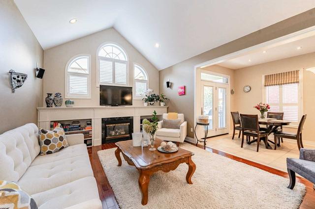 3285 Timeless Dr E, House detached with 3 bedrooms, 2 bathrooms and 6 parking in Oakville ON | Image 7