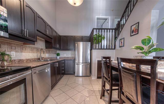 11 - 42 Green Valley Dr, Condo with 3 bedrooms, 2 bathrooms and 1 parking in Kitchener ON | Card Image