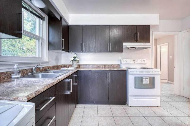 Upper - 97 Bishop Ave, House detached with 3 bedrooms, 1 bathrooms and 1 parking in Toronto ON | Image 5