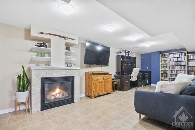 2 Laurie Court, House detached with 3 bedrooms, 2 bathrooms and 5 parking in Ottawa ON | Image 19