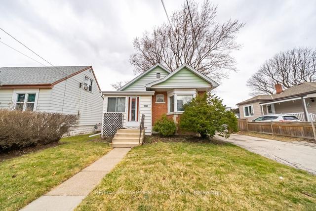326 East 12th St, House detached with 3 bedrooms, 1 bathrooms and 4 parking in Hamilton ON | Image 1