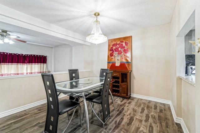 114 Darras Crt, Townhouse with 3 bedrooms, 2 bathrooms and 2 parking in Brampton ON | Image 2