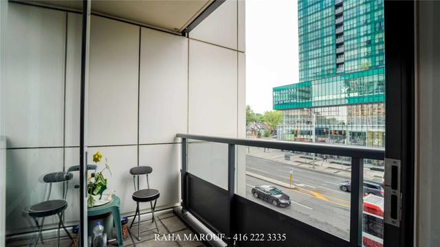 202 - 2 Anndale Dr, Condo with 2 bedrooms, 2 bathrooms and 1 parking in Toronto ON | Image 3