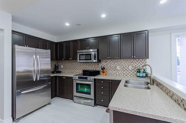 50 Baffin Crt, House attached with 3 bedrooms, 4 bathrooms and 3 parking in Richmond Hill ON | Image 5