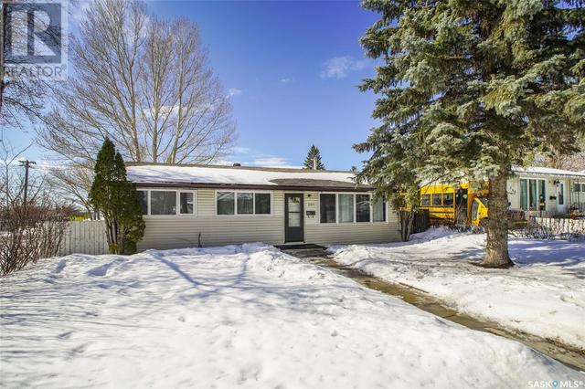 201 V Ave N, House detached with 3 bedrooms, 2 bathrooms and null parking in Saskatoon SK | Card Image