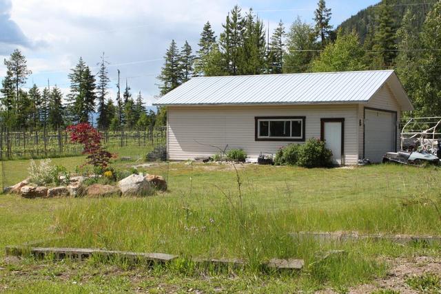 880 Alexander Road, House detached with 3 bedrooms, 2 bathrooms and null parking in Central Kootenay K BC | Image 22