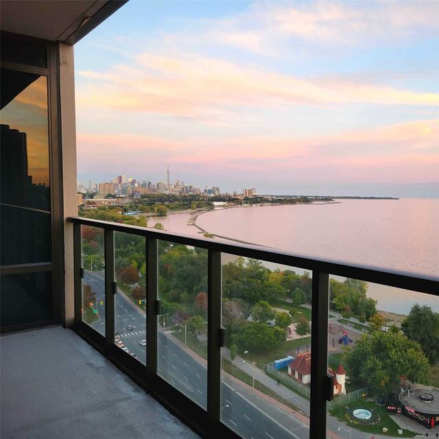 2010 - 1926 Lake Shore Blvd W, Condo with 3 bedrooms, 2 bathrooms and 1 parking in Toronto ON | Card Image