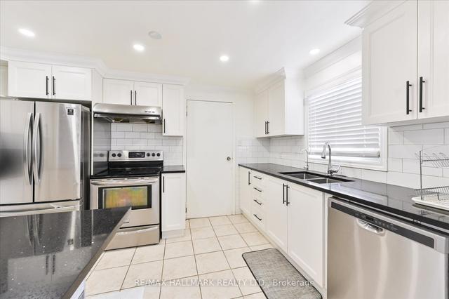 28 Candle Liteway, Townhouse with 3 bedrooms, 2 bathrooms and 2 parking in Toronto ON | Image 4