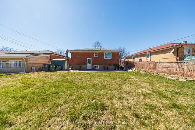 804 Brimorton Dr, House detached with 3 bedrooms, 2 bathrooms and 3 parking in Toronto ON | Image 18